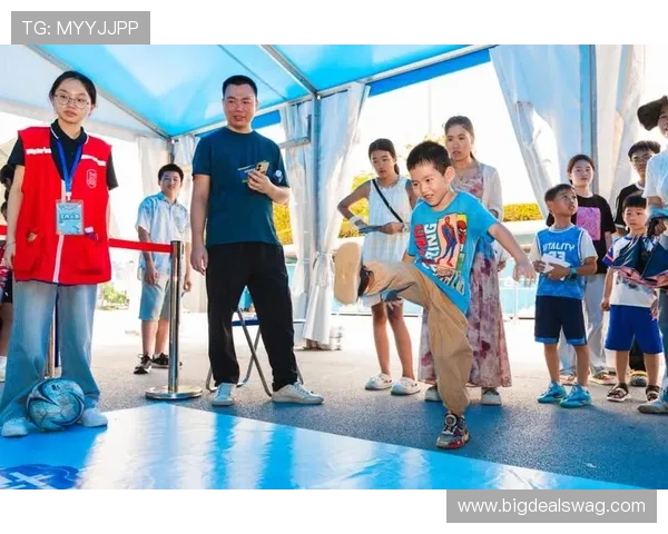 E星体育真人app全民互动的真人赛事平台,让你享受最真实的比赛氛围 E星体育真人app全民互动的真人赛事平台,让你享受最真实的比赛氛围